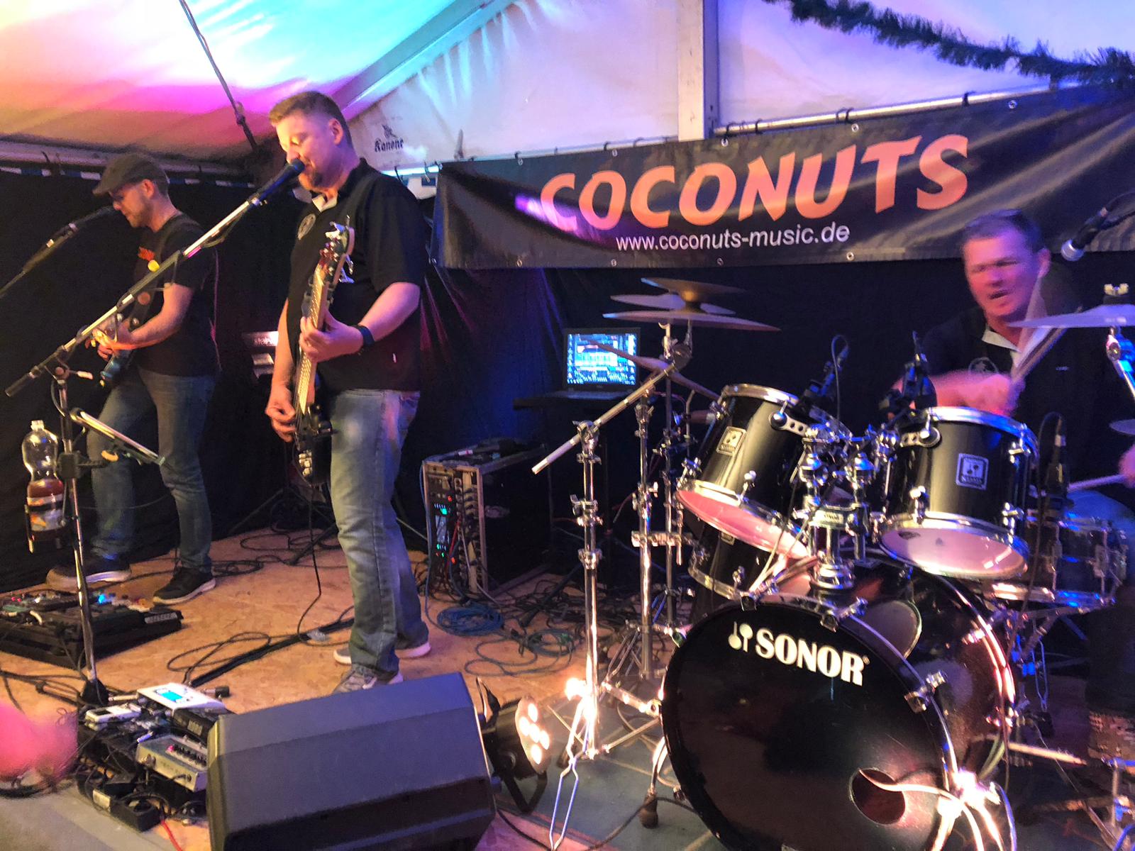 Coconuts Coverband